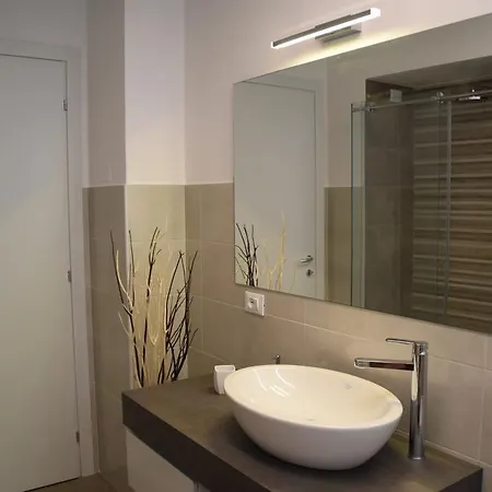 Apartament White *
